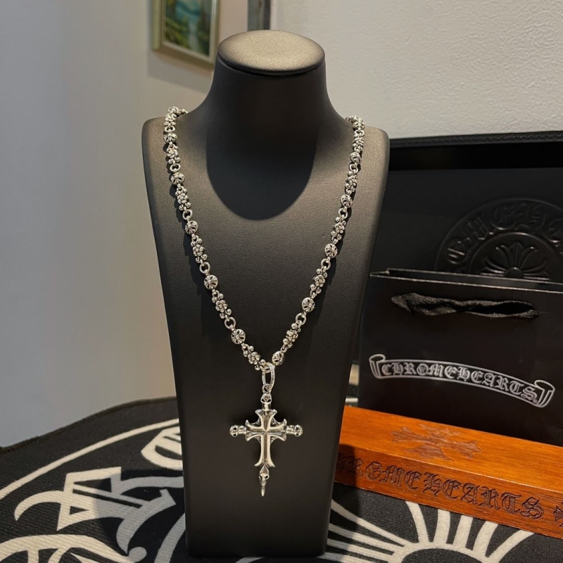 Ch**me He**ts necklaces